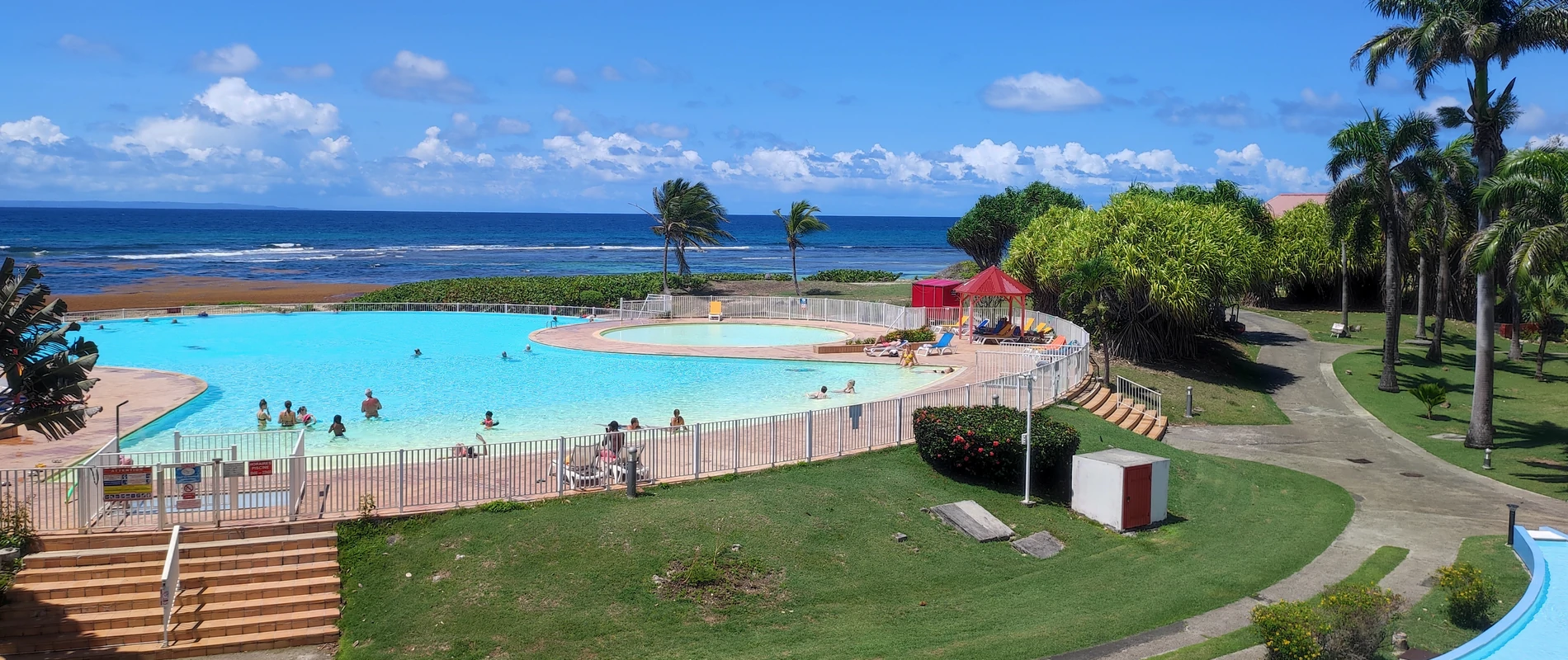 Location piscine et bord de mer Guadeloupe